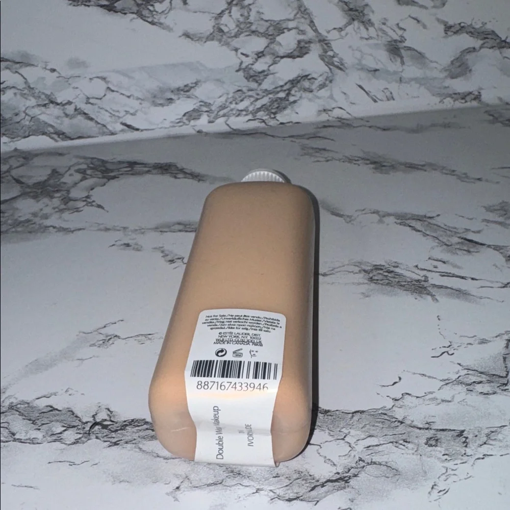 Estée Lauder Double Wear Foundation: 1N1 Ivory Nude Never used 100% authentic